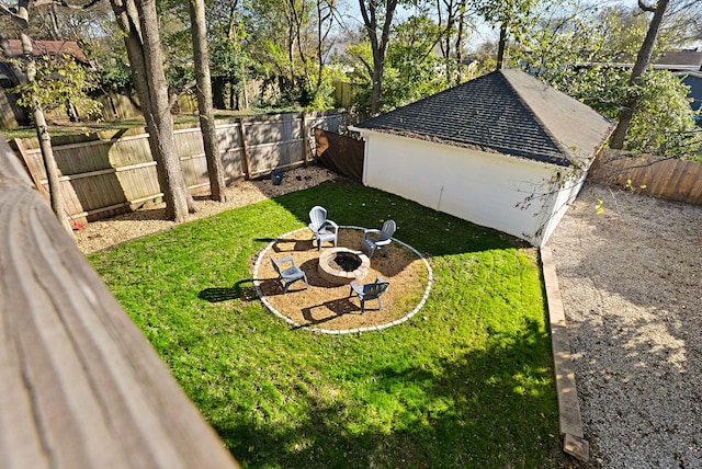 view of yard featuring a fire pit