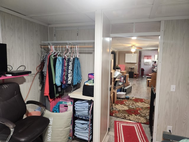 walk in closet featuring ceiling fan