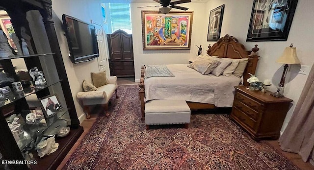bedroom featuring ceiling fan