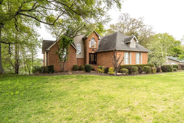 view of front facade with a front lawn