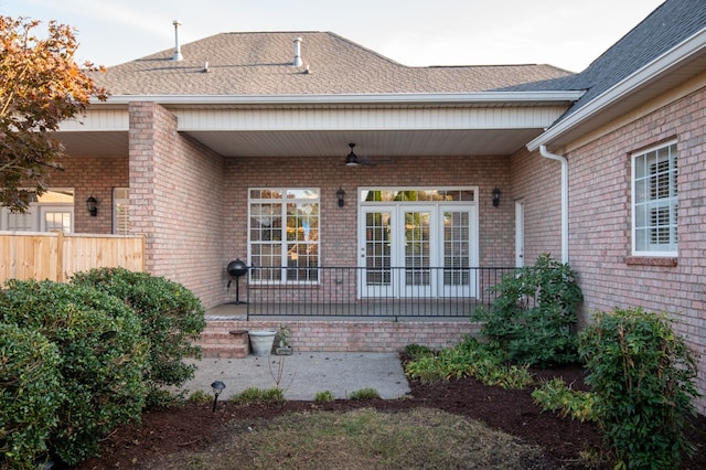 entrance to property featuring ceiling fan