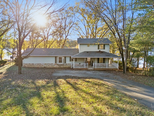 country-style home with a porch