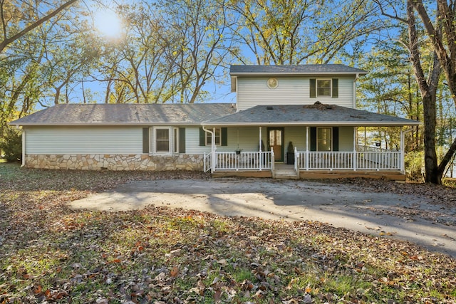 farmhouse featuring a porch