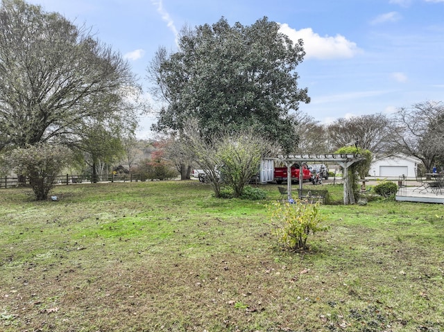 view of yard featuring a pergola