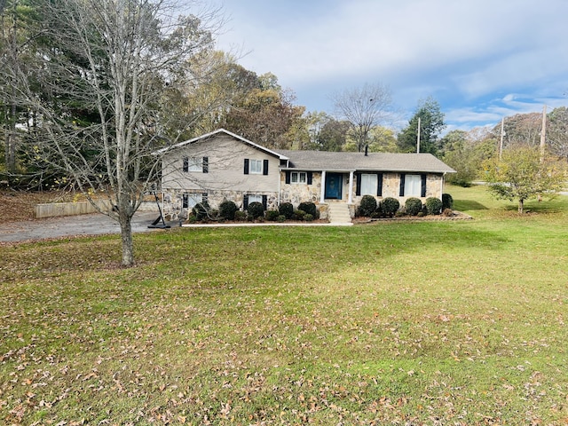 view of front of house featuring a front yard