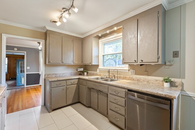 kitchen featuring sink, stainless steel dishwasher, light wood-type flooring, gray cabinets, and ornamental molding