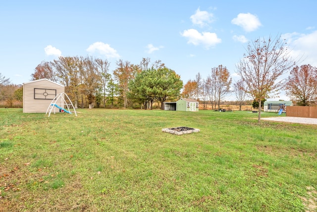 view of yard with a shed