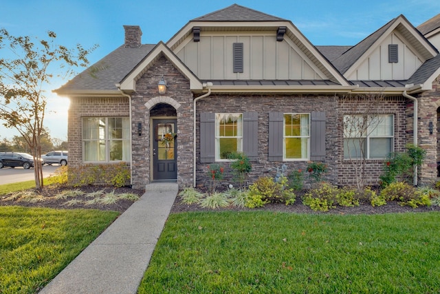 view of front of house with a front lawn