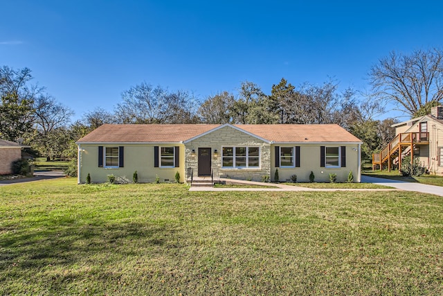 ranch-style house featuring a front yard