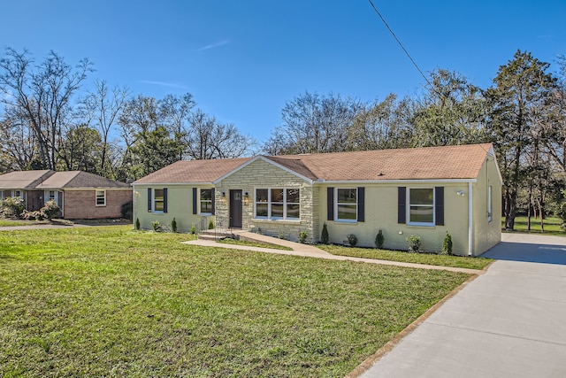 single story home featuring a front lawn