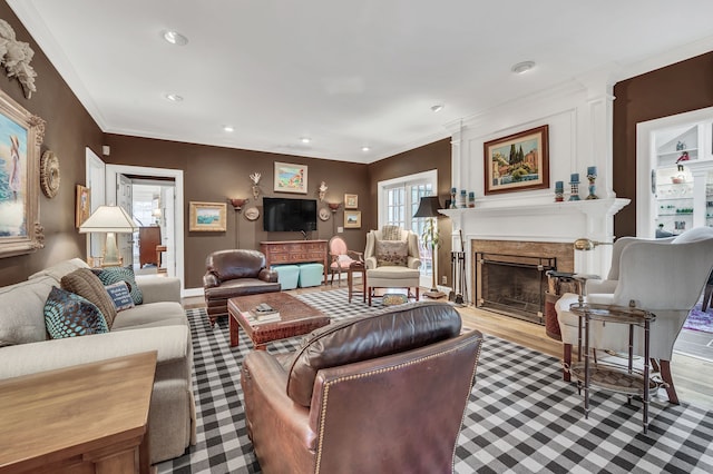 living room featuring light hardwood / wood-style floors and crown molding