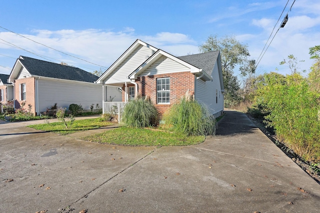 view of front of house with a porch