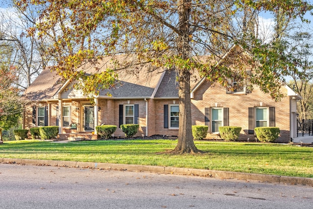 view of front of home featuring a front yard