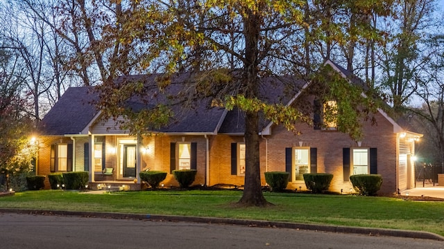 view of front of house with a front lawn