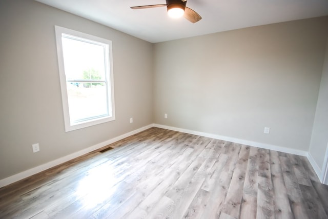 unfurnished room featuring light hardwood / wood-style floors and ceiling fan