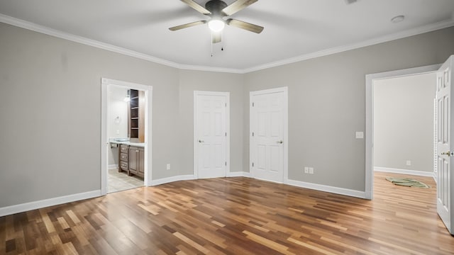 unfurnished bedroom featuring connected bathroom, ceiling fan, ornamental molding, and light wood-type flooring