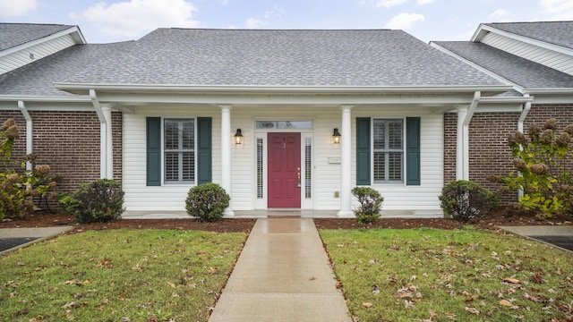 view of front of house featuring a front yard