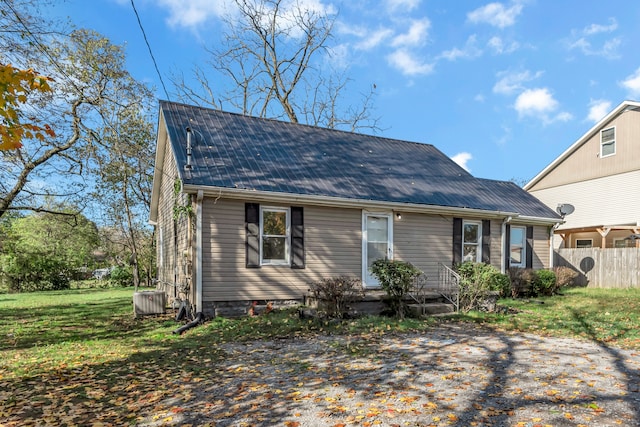 view of front of home with a front lawn