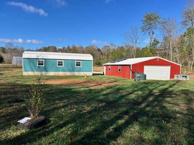 view of yard with a garage and an outdoor structure