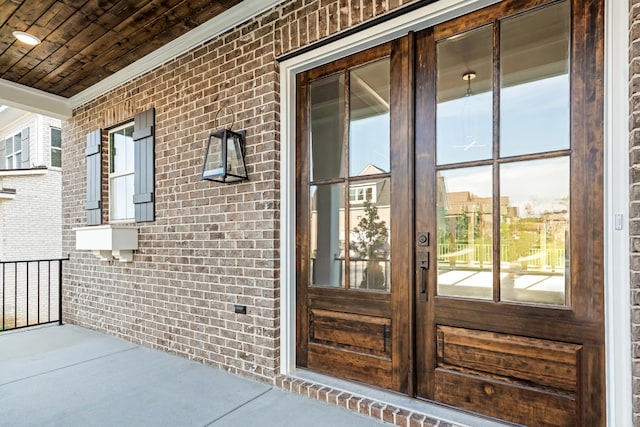 property entrance featuring covered porch