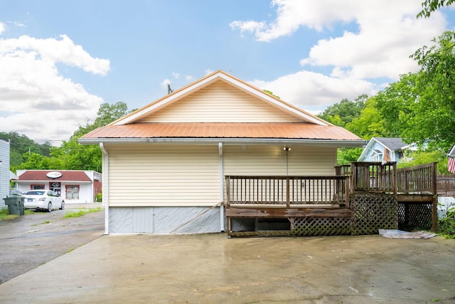 800 Tunnel Blvd, Chattanooga, TN 37406 - rear view of house featuring metal roof and a wooden deck