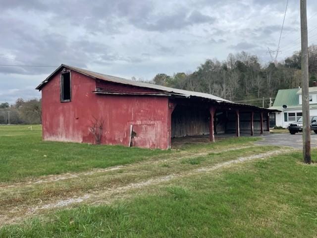 60 Riddle Rd, Shelbyville, TN 37160 - view of pole building featuring a yard and driveway