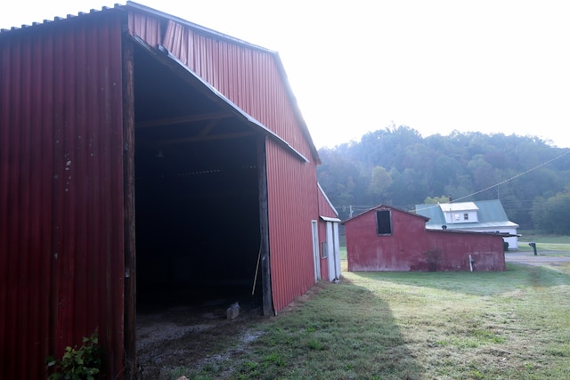 view of outdoor structure featuring a garage and a lawn