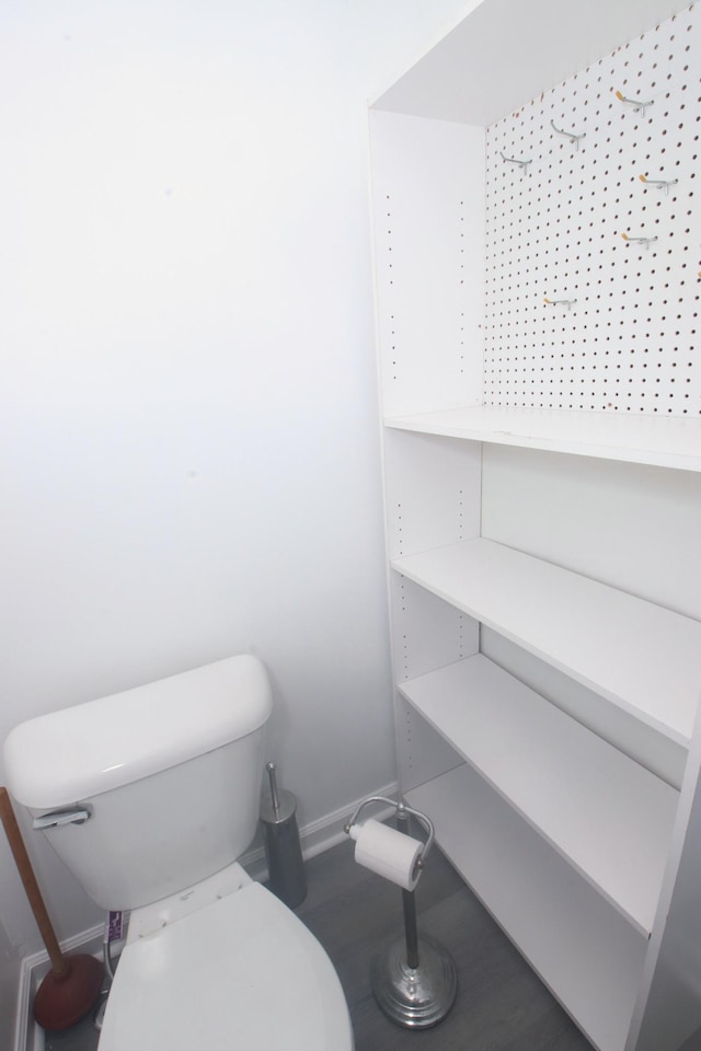 60 Riddle Rd, Shelbyville, TN 37160 - bathroom featuring baseboards and toilet