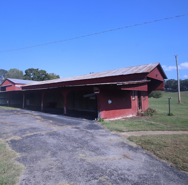 view of outbuilding featuring a lawn