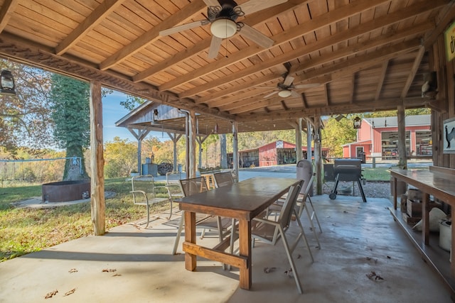 view of patio / terrace with a jacuzzi and ceiling fan