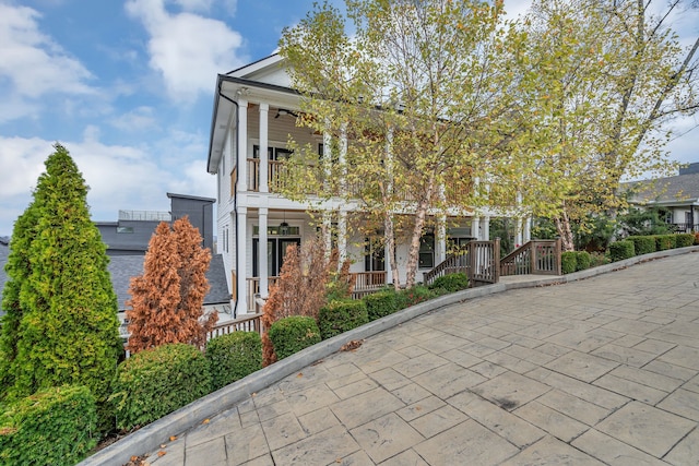 view of front of home featuring a porch and a balcony