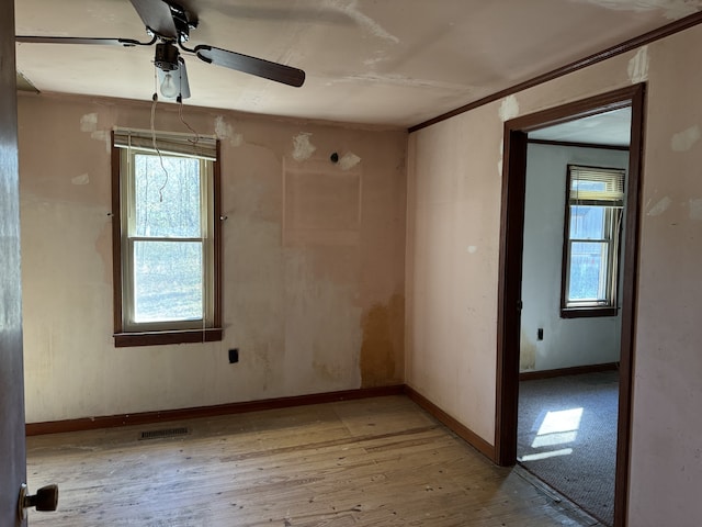 unfurnished room featuring light hardwood / wood-style flooring and ceiling fan