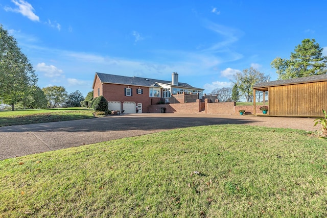 view of yard with a garage