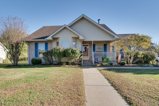 view of front facade featuring a porch and a front yard