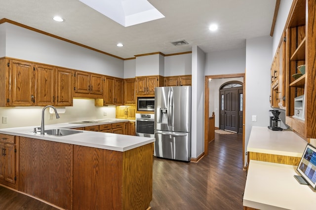 kitchen featuring sink, crown molding, dark hardwood / wood-style flooring, kitchen peninsula, and stainless steel appliances