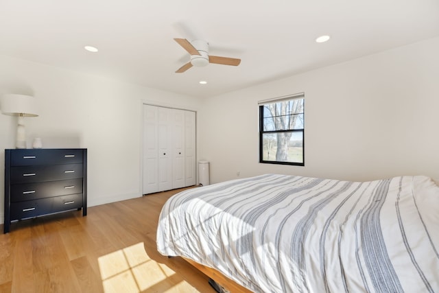 bedroom featuring a closet, light hardwood / wood-style flooring, and ceiling fan