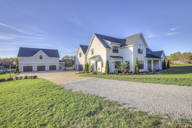 view of side of property featuring a lawn