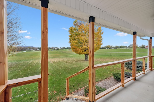 view of yard featuring a rural view