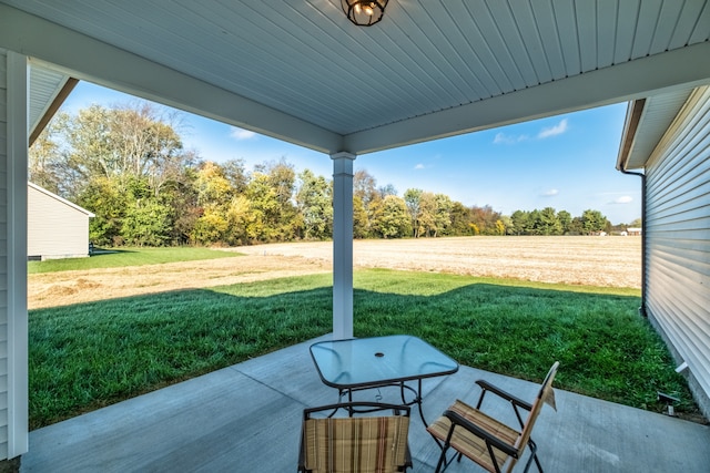 view of yard featuring a patio area