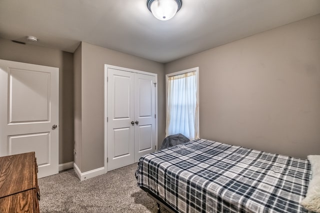 bedroom with carpet and a closet