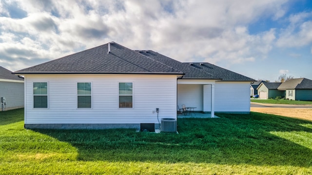 rear view of house featuring a lawn