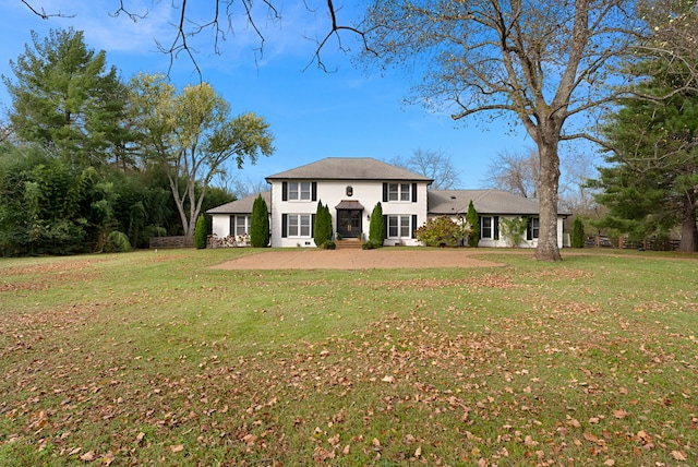 view of front of home featuring a front lawn