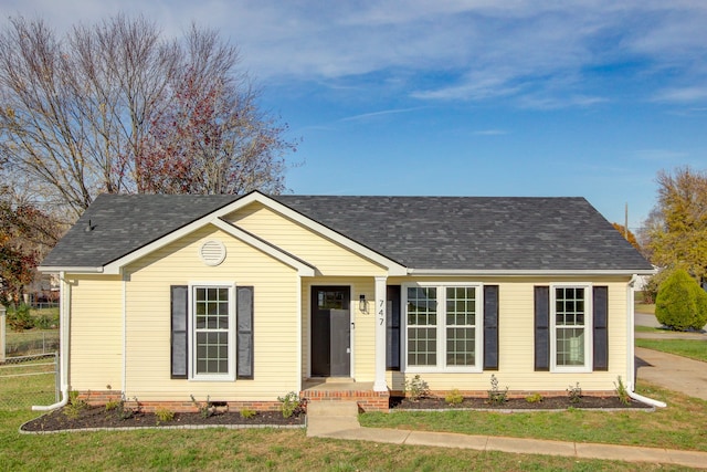 view of front of house featuring a front yard