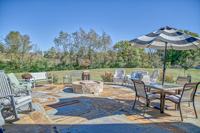 view of patio with a fire pit