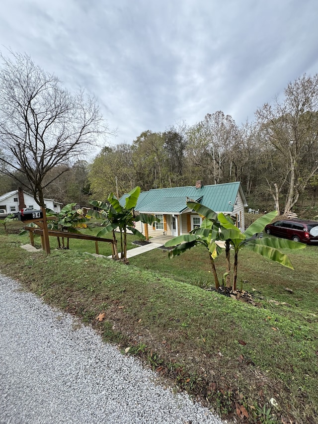 view of front of home featuring covered porch and a front lawn