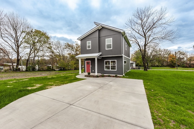 view of front of house featuring a front lawn