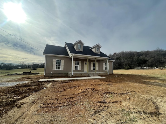 new england style home featuring a porch