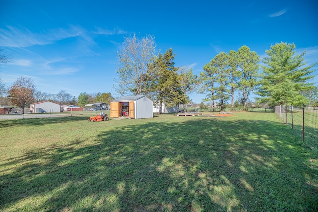 view of yard featuring a storage unit