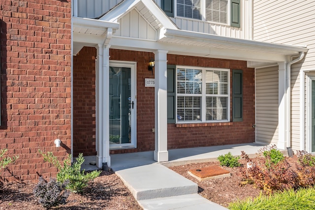 doorway to property with covered porch