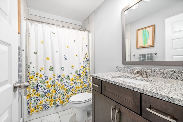 bathroom featuring a shower with shower curtain, vanity, and toilet